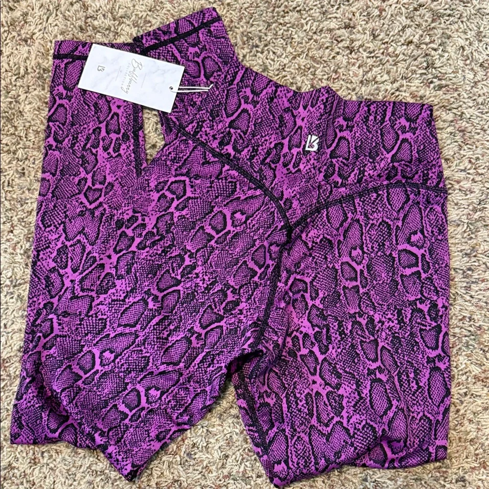 Buffbunny NWT size small Purple Snake Print Leggings - Picture 2 of 4